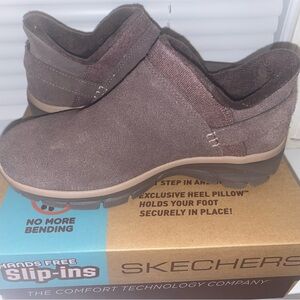 Skechers women’s Chocolate  Slip-On Shoes sz 6